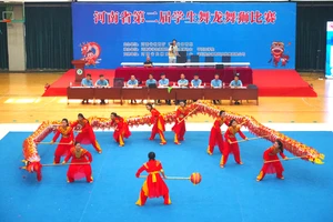 学生运动员如何通过观看表演赛提升比赛经验:策略与实践